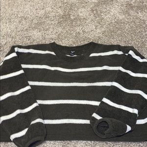 Windsor Crop Top: White & Dark Olive